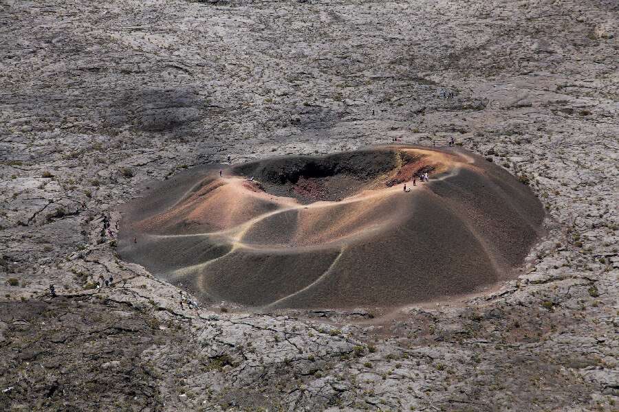 Cône volcanique Formica Leo à l’intérieur de la caldeira du Piton de la Fournaise