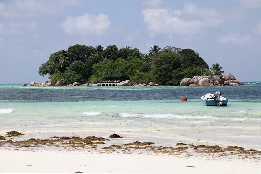 La plage de Beau Vallon aux Seychelles