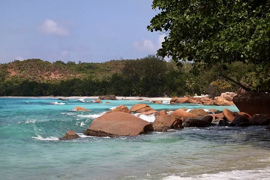 Rochers granitiques roses à Praslin