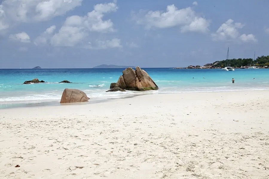Plage Anse Lazio en mars
