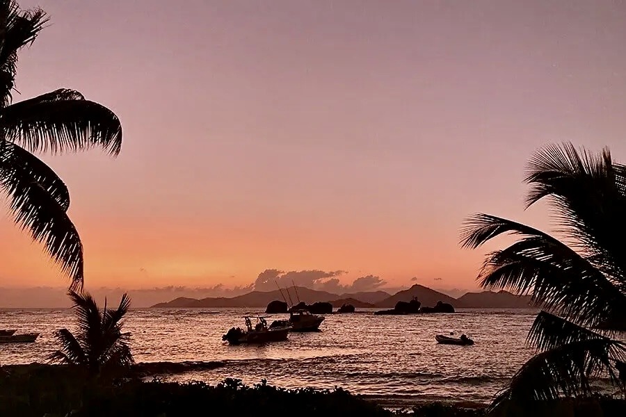 Coucher de soleil spectaculaire à La Digue